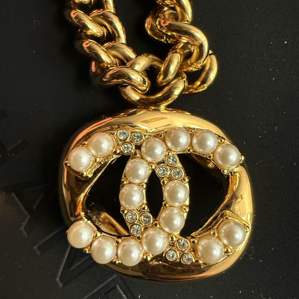 Gold Chain Necklace with Pendant - Picture 5 of 6